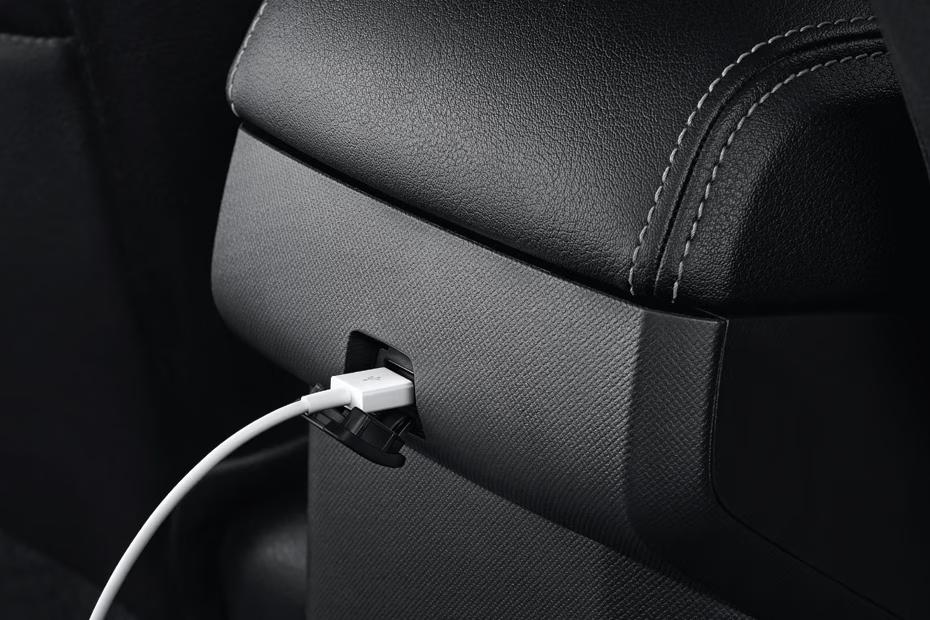 isuzu-hi-lander-charging-port