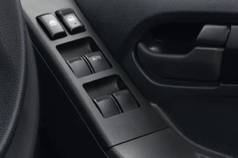 isuzu-s-cab-door-controls