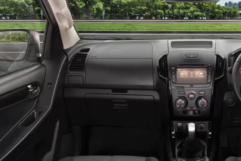 isuzu-s-cab-z-glovebox