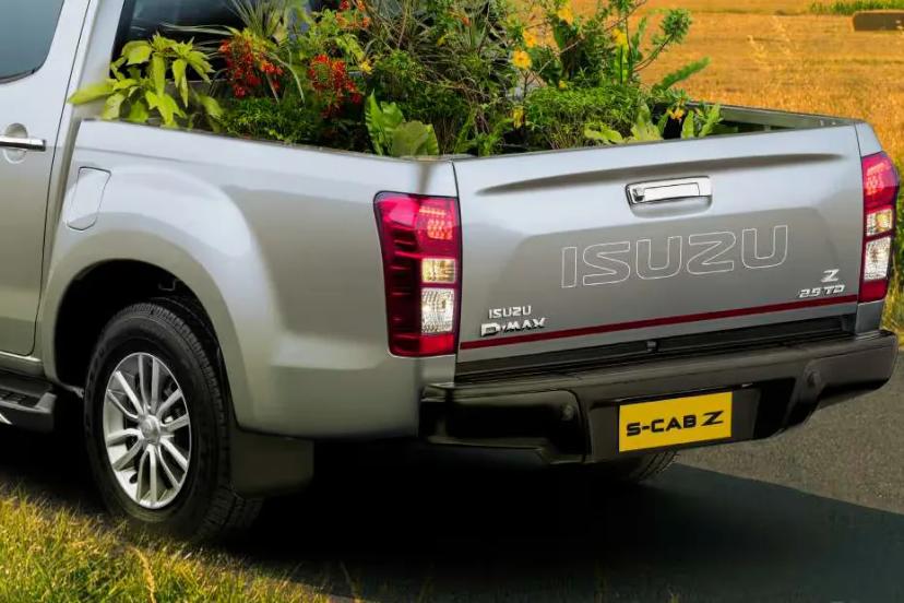 isuzu-s-cab-z-taillight
