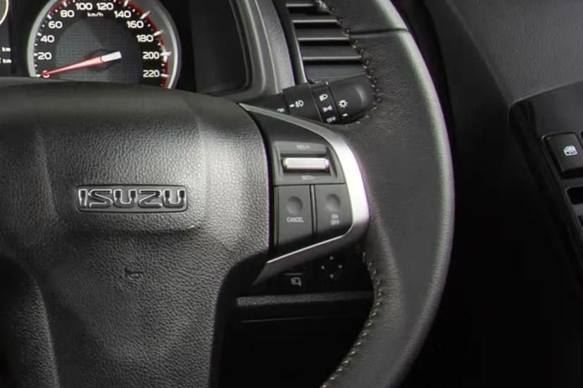 isuzu-v-cross-configuration-selector-knob