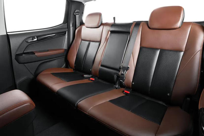 isuzu-v-cross-rear-seats