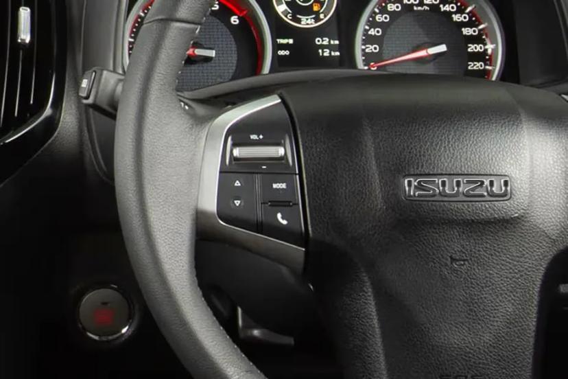 isuzu-v-cross-steering-controls