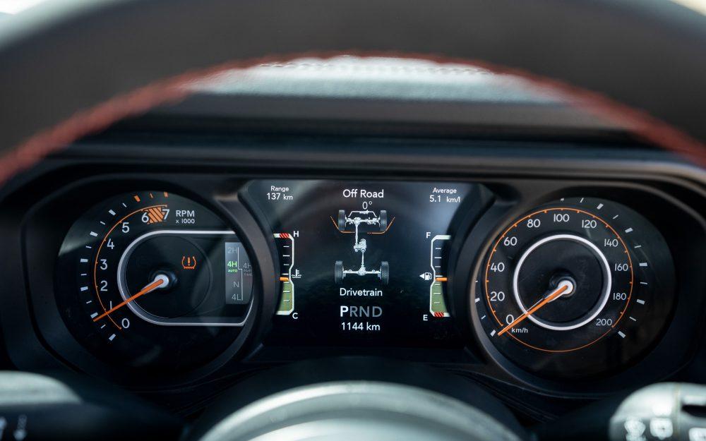 jeep-wragler-instrument-cluster