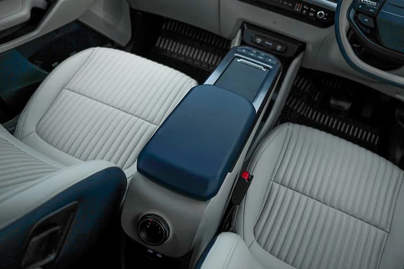 kia-carens-clavis-ev-armrest
