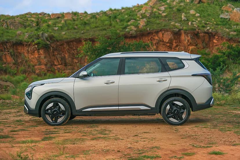 kia-carens-clavis-ev-left-view