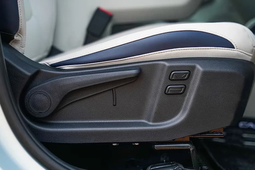 kia-carens-clavis-ev-power-seat-adjustment