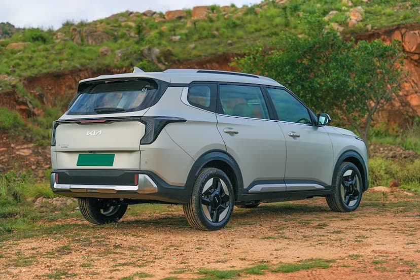 kia-carens-clavis-ev-rear-right-view