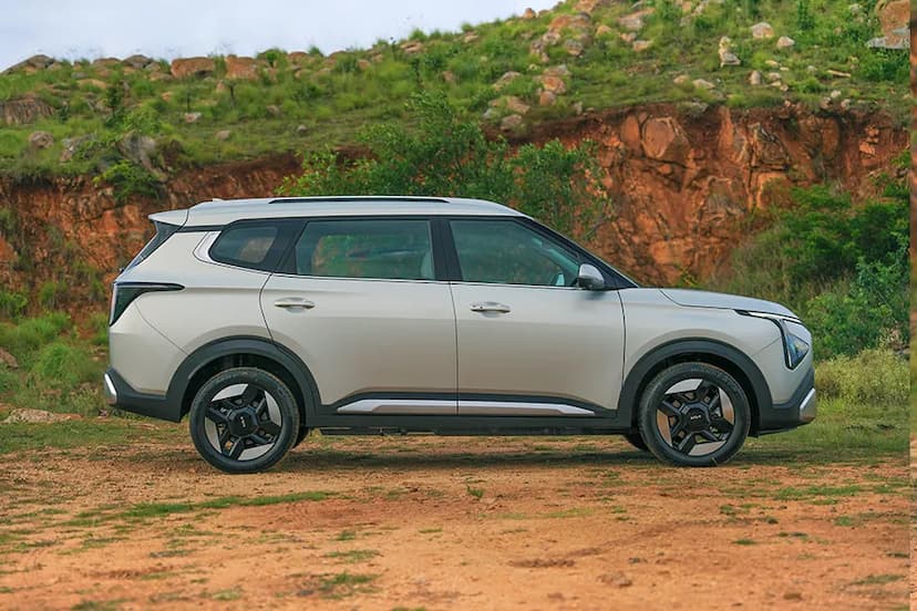 kia-carens-clavis-ev-right-view