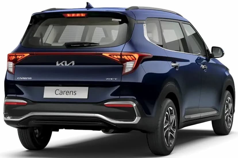 kia-carens-rear-right-view