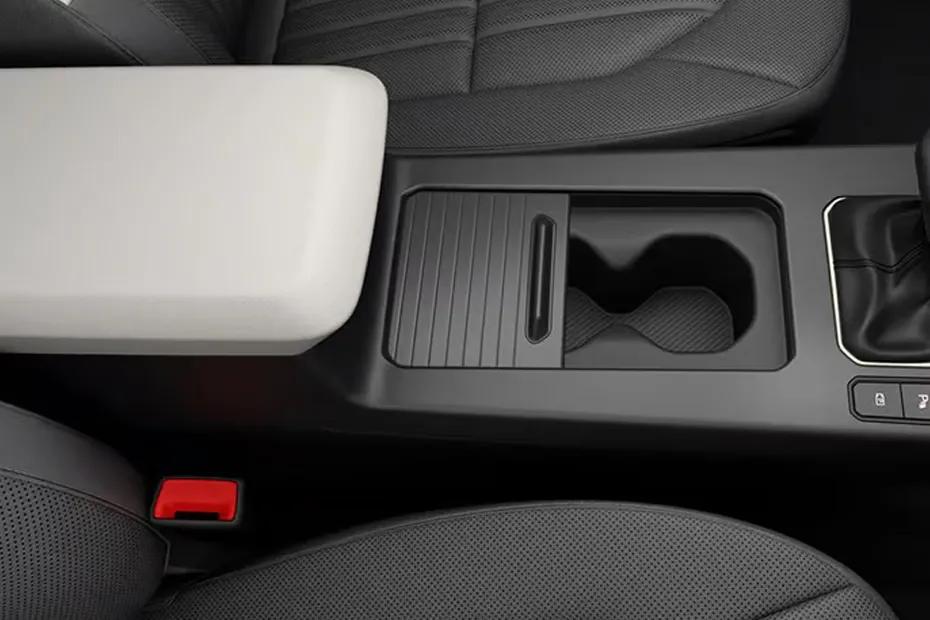 kia-seltos-front-cup-holder