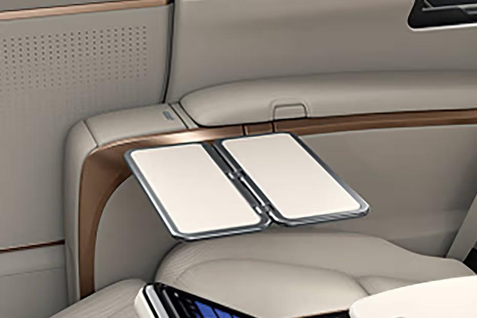 lexus-lm-tray