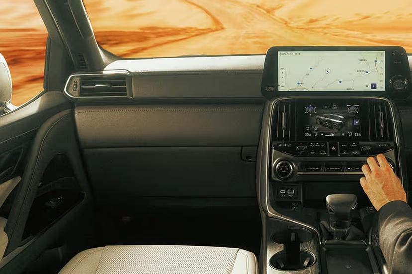 lexus-lx-glovebox-closed