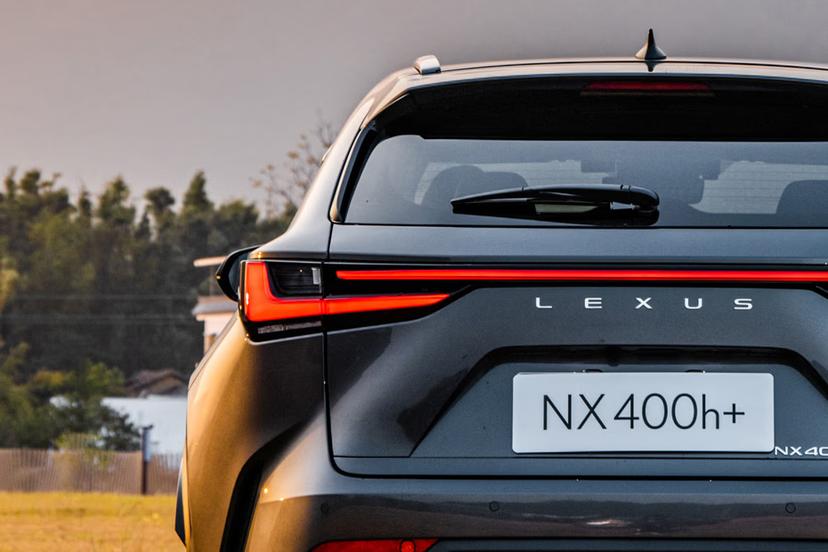 lexus-nx-taillight