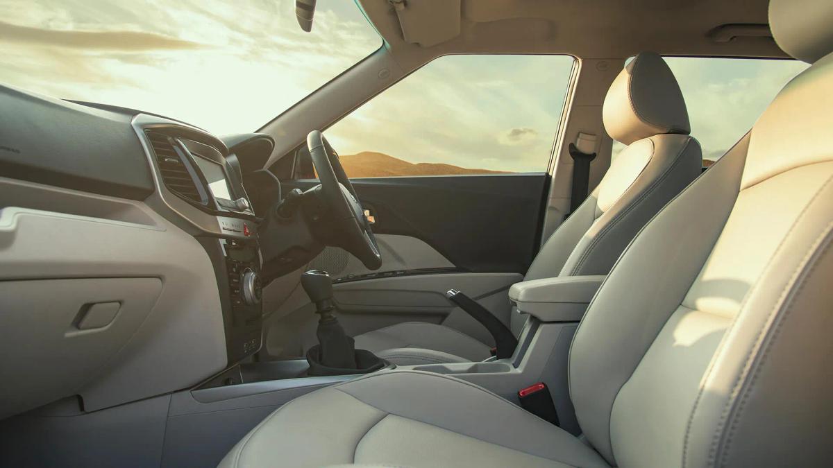 mahindra-XUV-300-front-seat