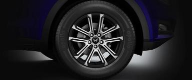 Mahindra XUV700 preview 2