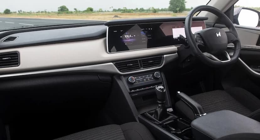 mahindra-XUV-700-dashboard