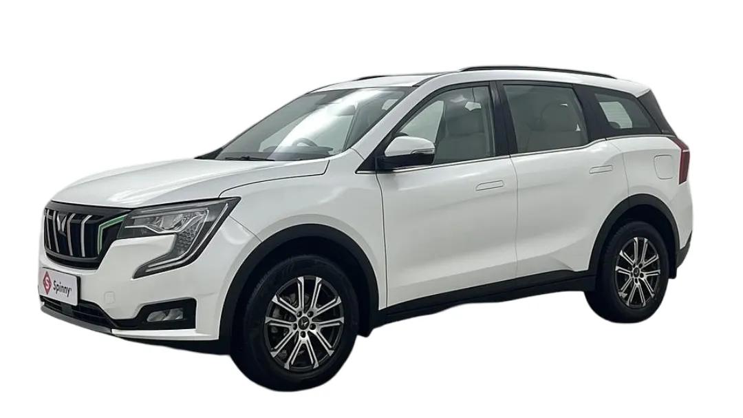 mahindra-XUV-700-front-left-side