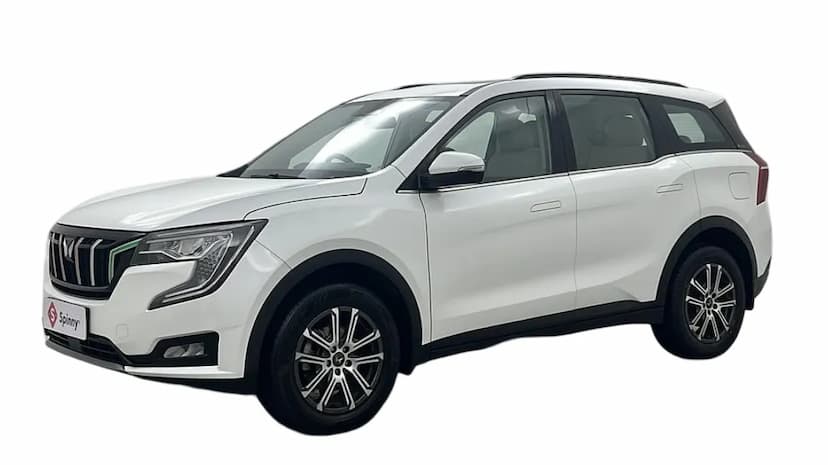 mahindra-XUV-700-front-left-side