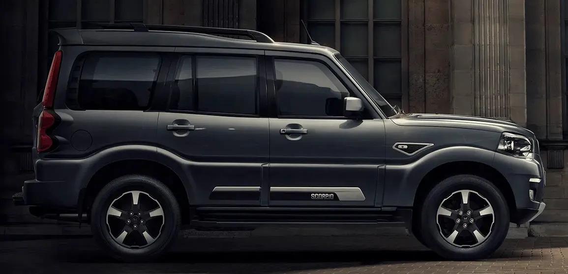 mahindra-scorpio-classic-right-view