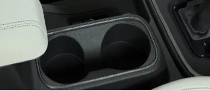 mahindra-thar-roxx-cup-holder