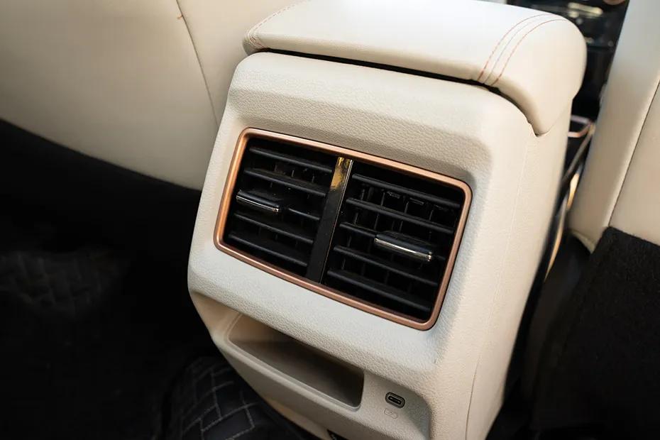 Xuv 3xo Ev Rear Ac Vents