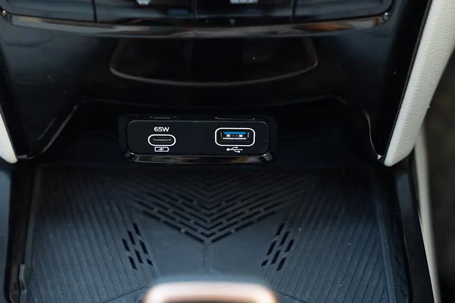 Xuv 3xo Ev Usb Charging Port