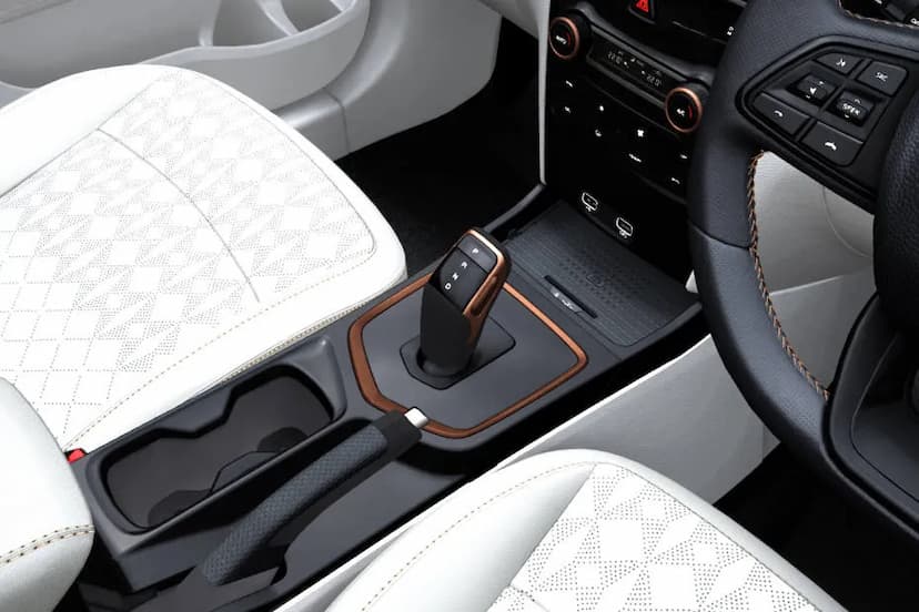 mahindra-xuv-400-ev-gear-shifter