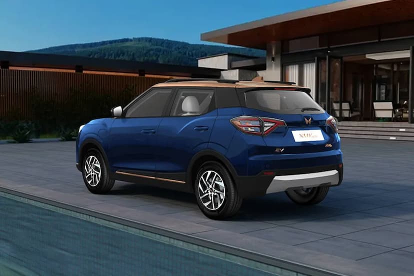 mahindra-xuv-400-ev-rear-left-view