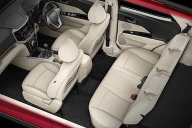 Mahindra XUV300 W8 Opt AMT DT Diesel
