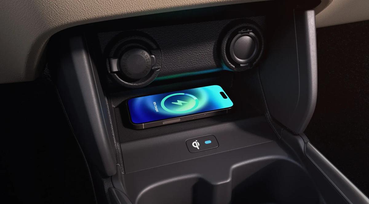 maruti-dzire-wireless-phone-charger