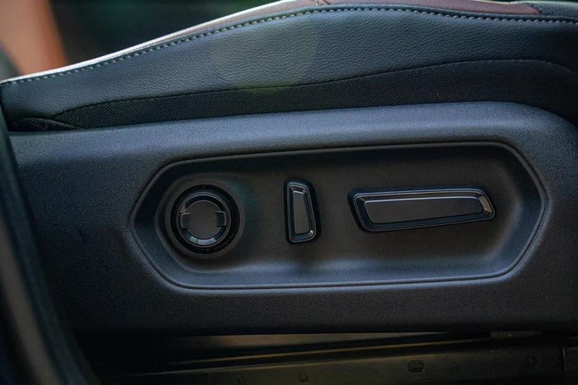 maruti-e-vitara-driver-seat-controls