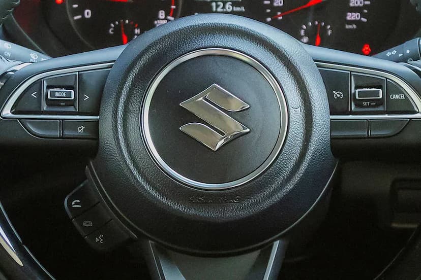 maruti-suzuki-swift-2024-roof-mounted-sunroof-control