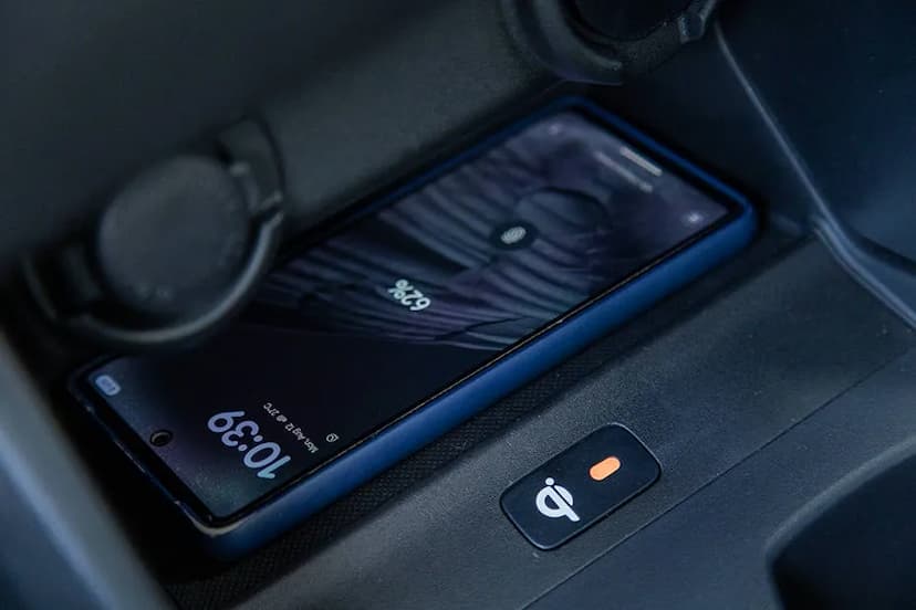 maruti-suzuki-swift-2024-wireless-charging-pad