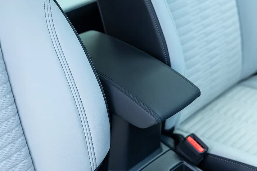 maruti-victoris-armrest