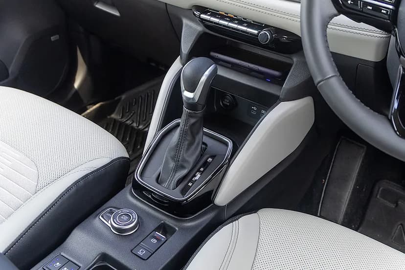maruti-victoris-gear-lever