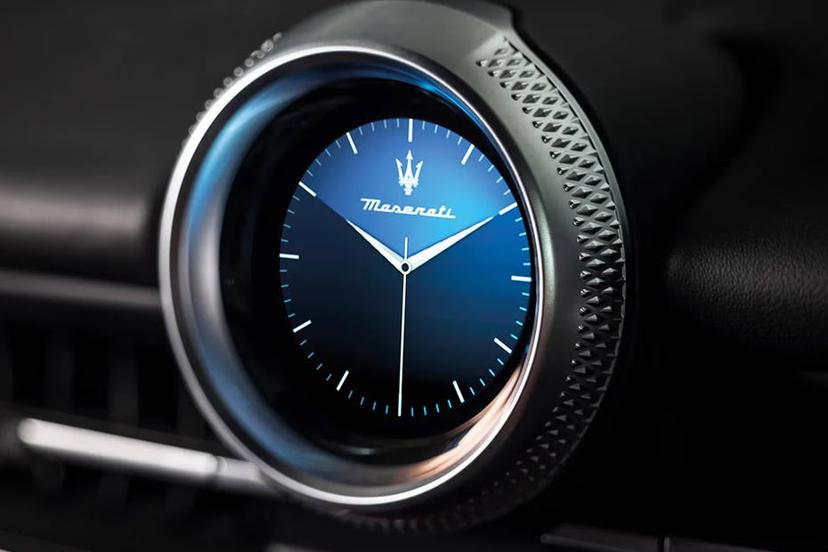 maserati-grecale-clock