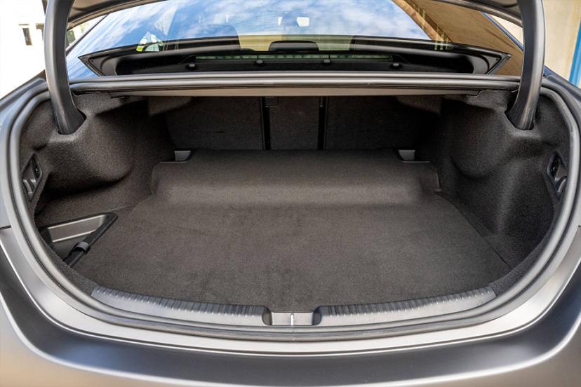 mercedes-benz-amg-c-63-bootspace