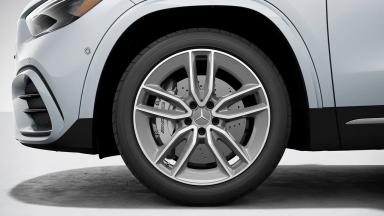 Mercedes-Benz AMG GLA 35 preview 2