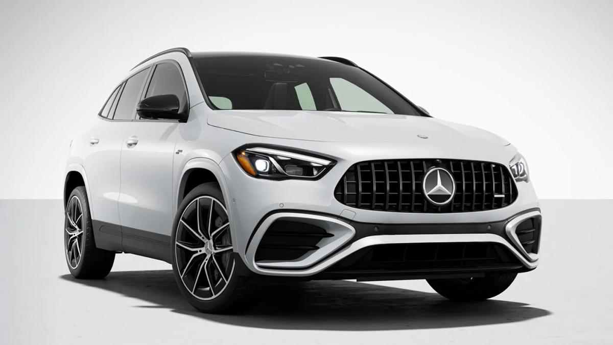 mercedes-benz-amg-gla-35-front-right-view