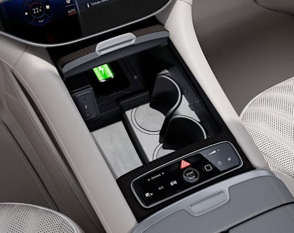 mercedes-benz-eqs-gear-lever