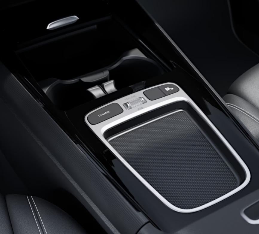 mercedes-benz-gla-cup-holder