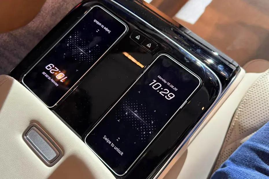 mercedes-benz-s-class-wireless-charging-pad