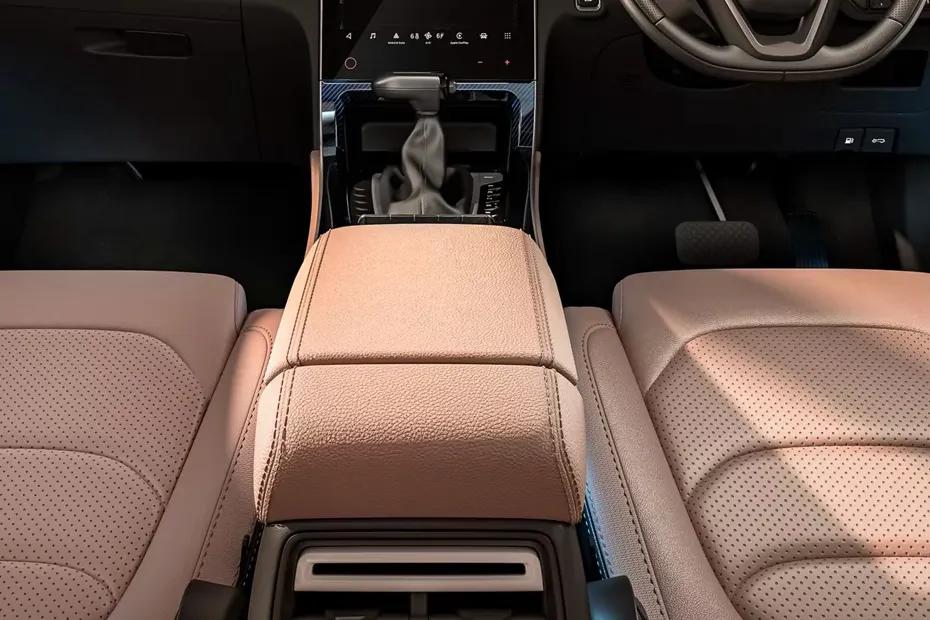 mg-hector-front-armrest