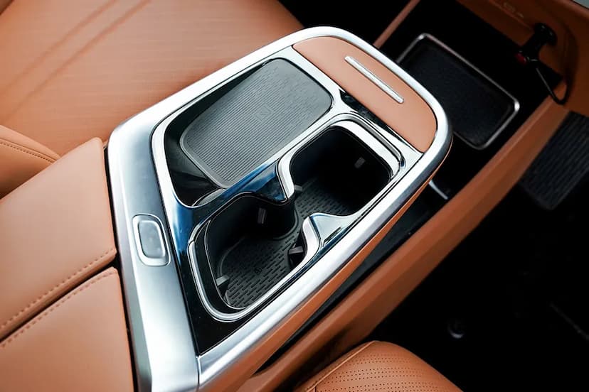 mg-m9-center-console