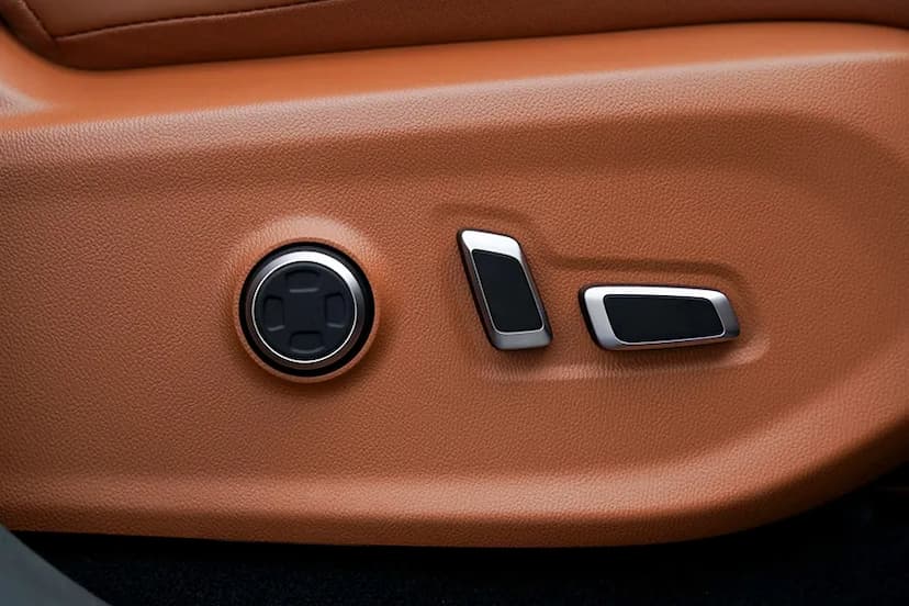 mg-m9-driver-seat-controls
