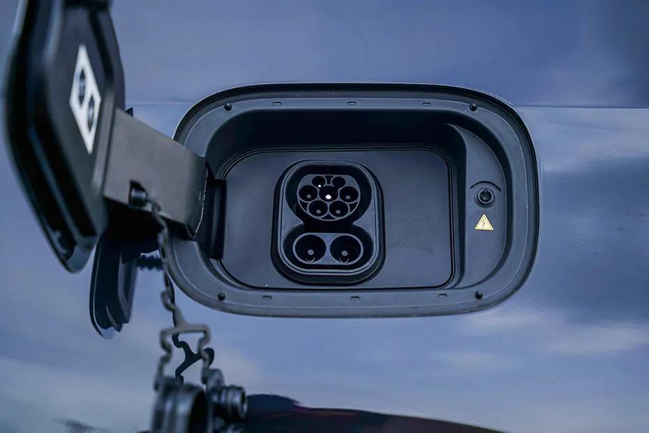 mg-m9-ev-charging-port-open