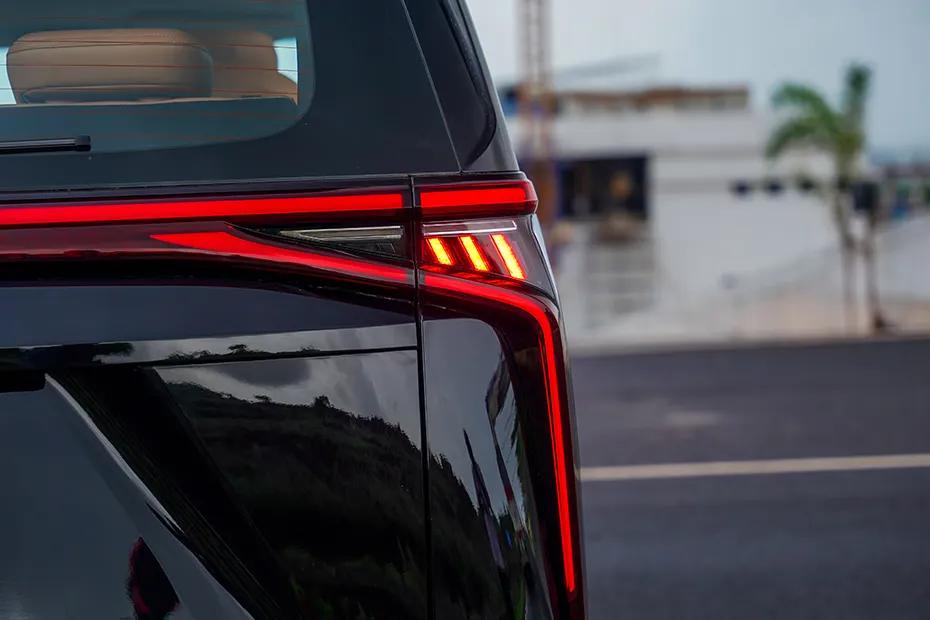 mg-m9-taillight