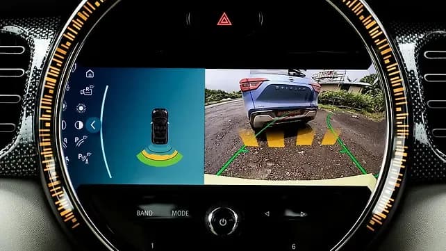 mini-cooper-convertible-infotainment-system
