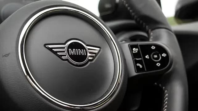 mini-cooper-convertible-steering-wheel